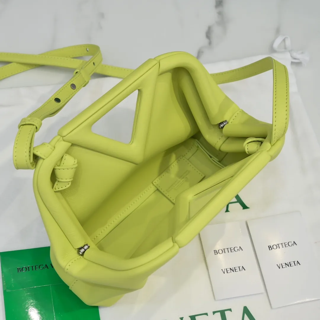 BV 🔥 Hot style is coming🔥 New spring and summer THE TRIANGLE🔺A triangular buckle and a long shoulder strap can meet the daily diagonal wear and show a lazy feeling. It is full of high-end and will win the hearts of girls~ New style for spring and summer, V-shaped handle design~ Simple and cold wind has always been popular~ This mini triangle bag size: 24*26*8, model #6908